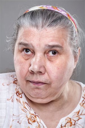 simsearch:400-06365837,k - Closeup portrait of an elderly woman Stockbilder - Microstock & Abonnement, Bildnummer: 400-08256005