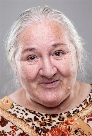 simsearch:400-06365837,k - Closeup portrait of an elderly woman Stockbilder - Microstock & Abonnement, Bildnummer: 400-08256011