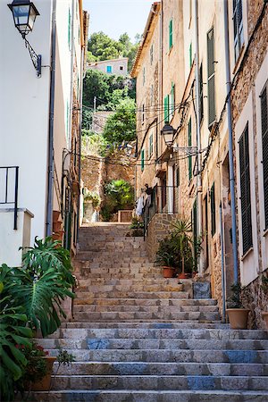 Narrow street old traditional houses village with stairs, Banyalbufar, Majorca, Spain Foto de stock - Super Valor sin royalties y Suscripción, Código: 400-08257574