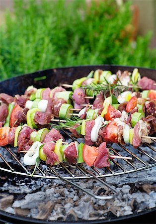 simsearch:400-08250243,k - Summer barbecue. Meat BBQ with herbs and vegetables. Outdoor grill food Fotografie stock - Microstock e Abbonamento, Codice: 400-08250242