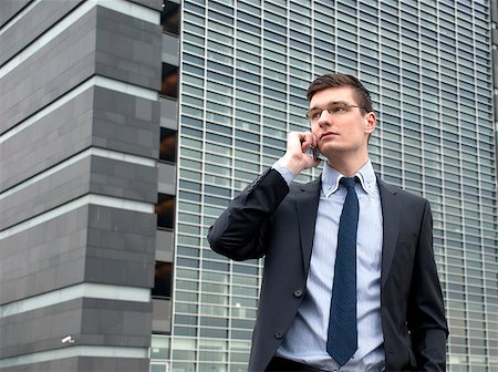 simsearch:400-03996768,k - Portrait of an handsome young businessman in an urban setting Stock Photo - Budget Royalty-Free & Subscription, Code: 400-08250625