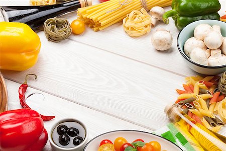 simsearch:400-08890289,k - Italian food cooking ingredients. Pasta, vegetables, spices. Top view with copy space Foto de stock - Royalty-Free Super Valor e Assinatura, Número: 400-08251554