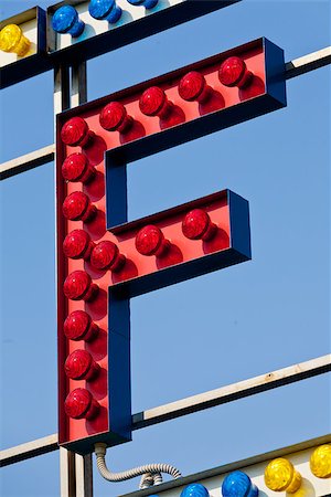 classic electric sign like the ones used in circus or old fashioned shops representing the F letter Foto de stock - Super Valor sin royalties y Suscripción, Código: 400-08252378