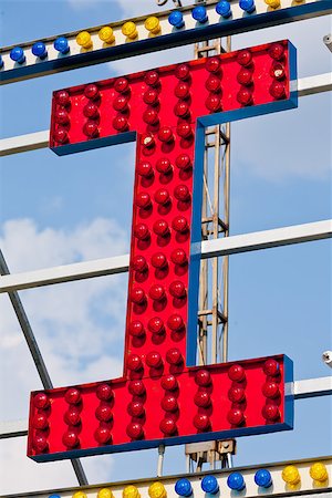 classic electric sign like the ones used in circus or old fashioned shops representing the I letter Foto de stock - Super Valor sin royalties y Suscripción, Código: 400-08252385