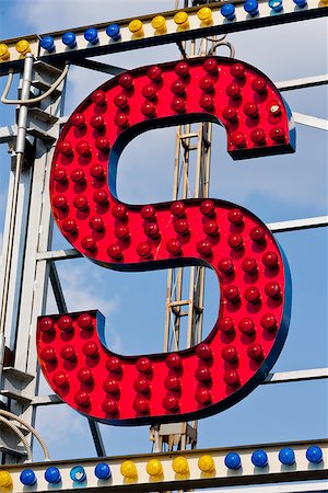 classic electric sign like the ones used in circus or old fashioned shops representing the S letter Foto de stock - Super Valor sin royalties y Suscripción, Código: 400-08252380