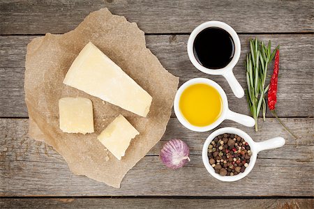 simsearch:400-06919923,k - Parmesan cheese, herbs and spices on wooden table background Stockbilder - Microstock & Abonnement, Bildnummer: 400-08252593