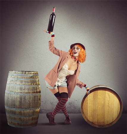 Drunk clown between wine bottles and barrels Photographie de stock - Aubaine LD & Abonnement, Code: 400-08253212