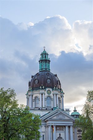 An Old Swedish Church (Gustav Vasa) During Sunset in Sweden, With beautiful Colored Clouds Foto de stock - Super Valor sin royalties y Suscripción, Código: 400-08253946