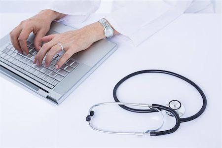 simsearch:6109-06006905,k - Doctor working on her laptop  on a white screen Stock Photo - Budget Royalty-Free & Subscription, Code: 400-08264727