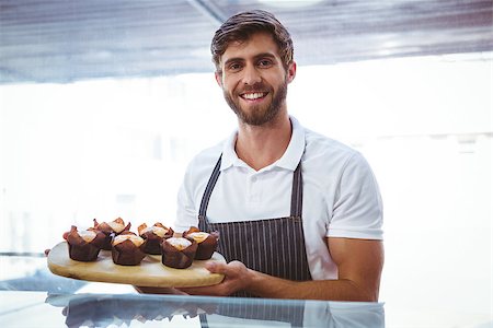 simsearch:400-08265905,k - Smiling worker posing behind the counter at the bakery Foto de stock - Super Valor sin royalties y Suscripción, Código: 400-08265881