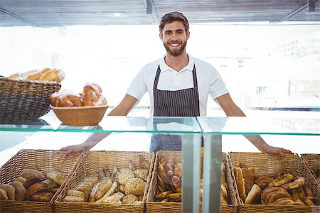 simsearch:400-08265905,k - Smiling worker posing behind the counter at the bakery Foto de stock - Super Valor sin royalties y Suscripción, Código: 400-08265898