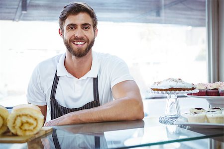 simsearch:400-08265905,k - Smiling worker posing behind the counter at the bakery Foto de stock - Super Valor sin royalties y Suscripción, Código: 400-08265917