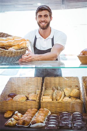 simsearch:400-08265905,k - Smiling worker posing behind the counter at the bakery Foto de stock - Super Valor sin royalties y Suscripción, Código: 400-08265912