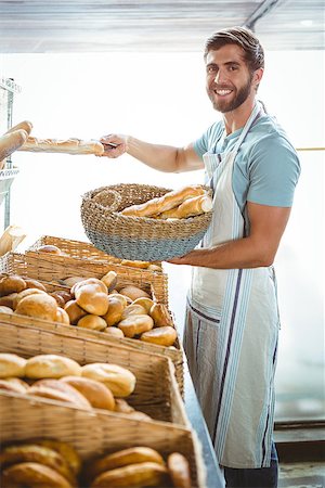 simsearch:400-08265905,k - Portrait of happy worker holding basket of bread at the bakery Foto de stock - Super Valor sin royalties y Suscripción, Código: 400-08265938