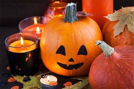 simsearch:400-03938737,k - Decorative halloween pumpkins and candles Photographie de stock - Aubaine LD & Abonnement, Code: 400-08261956