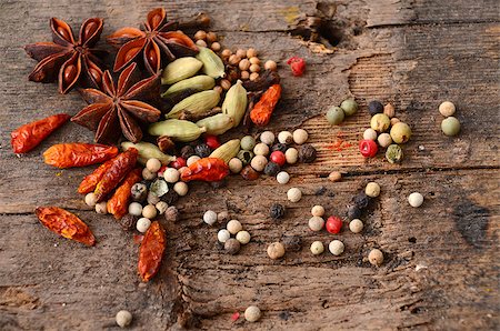 simsearch:400-06069438,k - Herbs and spices selection, on wooden table background Photographie de stock - Aubaine LD & Abonnement, Code: 400-08284129