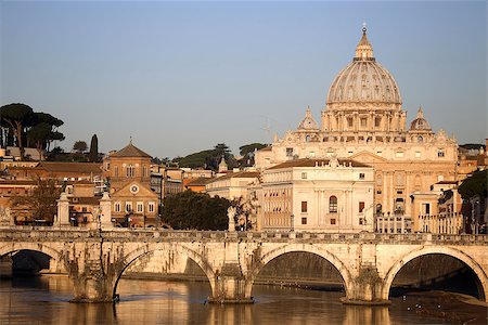 simsearch:400-04821854,k - view of panorama Vatican City from Ponte Umberto I in Rome, Italy ( photographed very early in the morning ) Fotografie stock - Microstock e Abbonamento, Codice: 400-08284197