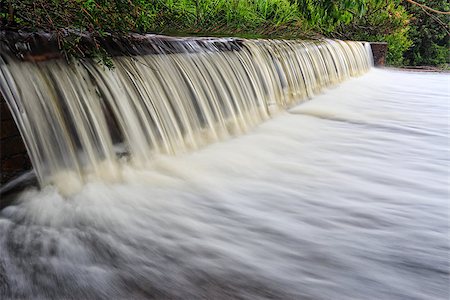 Water flows over the weir at Coote Creek Wattamolla, Royal National Park, Australia Stockbilder - Microstock & Abonnement, Bildnummer: 400-08284242