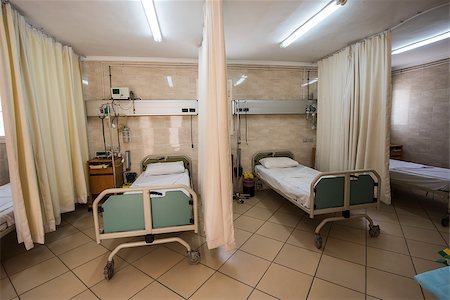 empty operating room - Beds in a hospital ICU ward room Stock Photo - Budget Royalty-Free & Subscription, Code: 400-08284254