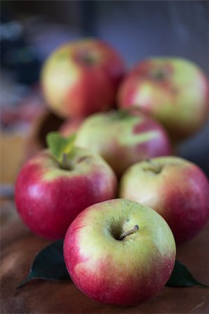 simsearch:400-07210105,k - Fresh harvest of ripe apples. Nature fruit concept. Foto de stock - Royalty-Free Super Valor e Assinatura, Número: 400-08284563