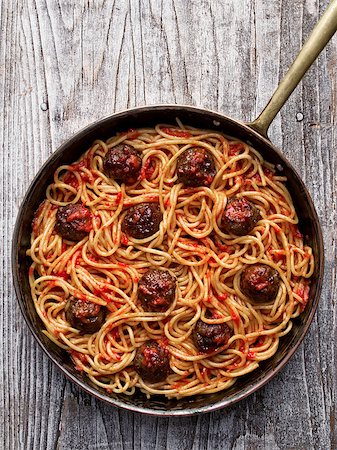 simsearch:400-07955620,k - close up of rustic american italian meatball spaghetti Photographie de stock - Aubaine LD & Abonnement, Code: 400-08285878