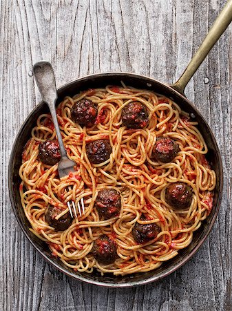 close up of rustic american italian meatball spaghetti Foto de stock - Super Valor sin royalties y Suscripción, Código: 400-08285879