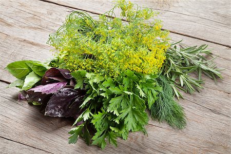 simsearch:400-04062145,k - Fresh garden herbs on wooden table. Top view Stock Photo - Budget Royalty-Free & Subscription, Code: 400-08286545