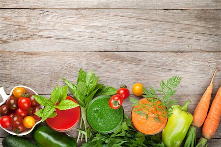 simsearch:400-07172598,k - Fresh vegetable smoothie on wooden table. Tomato, cucumber, carrot. Top view with copy space Stock Photo - Budget Royalty-Free & Subscription, Code: 400-08286602