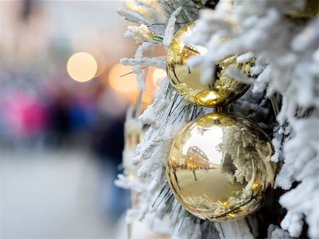 Picture of decorations with branches, snow and golden Christmas balls on a Christmas market Stock Photo - Budget Royalty-Free & Subscription, Code: 400-08286683