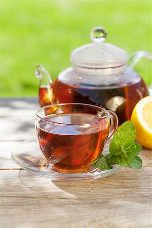 simsearch:400-06554630,k - Breakfast tea on table in sunny garden Stock Photo - Budget Royalty-Free & Subscription, Code: 400-08287274