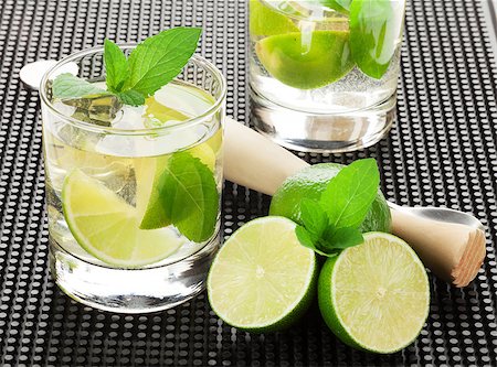 simsearch:400-07925229,k - Mojito cocktail and ingredients on black rubber mat Stock Photo - Budget Royalty-Free & Subscription, Code: 400-08287287