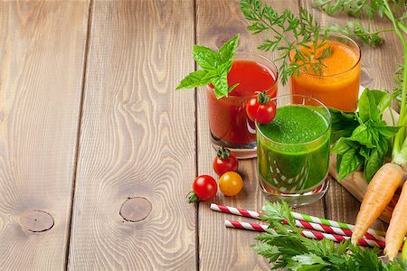 simsearch:400-07172598,k - Fresh vegetable smoothie on wooden table. Tomato, cucumber, carrot. Stock Photo - Budget Royalty-Free & Subscription, Code: 400-08287384