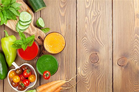 simsearch:400-07172598,k - Fresh vegetable smoothie on wooden table. Tomato, cucumber, carrot. Top view with copy space Stock Photo - Budget Royalty-Free & Subscription, Code: 400-08287381