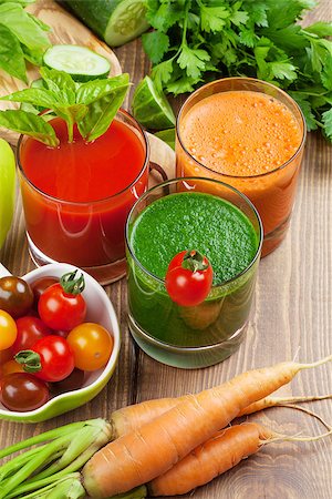 simsearch:400-07172598,k - Fresh vegetable smoothie on wooden table. Tomato, cucumber, carrot Stock Photo - Budget Royalty-Free & Subscription, Code: 400-08287382