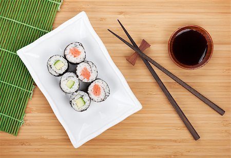 simsearch:400-08072780,k - Sushi set, chopsticks and soy sauce over bamboo table Stockbilder - Microstock & Abonnement, Bildnummer: 400-08287447