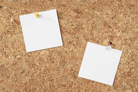 simsearch:400-05910146,k - blank note paper pinned on a cork background Photographie de stock - Aubaine LD & Abonnement, Code: 400-08287577