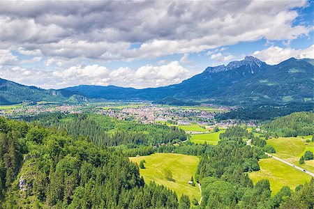 reutte - View to town Reutte in Austria with alps Photographie de stock - Aubaine LD & Abonnement, Code: 400-08287640