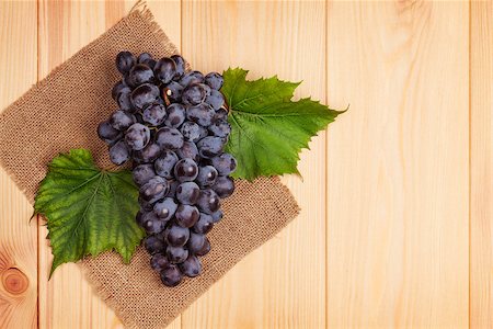 simsearch:400-08110621,k - Bunch of red grapes on wooden table background with copy space Stock Photo - Budget Royalty-Free & Subscription, Code: 400-08288490