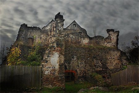 Ruins of Castle Gryf in Poland Stock Photo - Budget Royalty-Free & Subscription, Code: 400-08289164