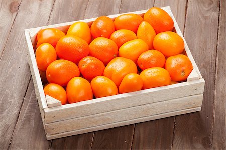 simsearch:400-07212038,k - Orange tomatoes box on wooden table Stock Photo - Budget Royalty-Free & Subscription, Code: 400-08289594