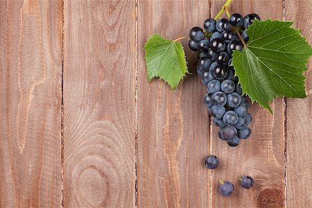 simsearch:400-08110621,k - Red grape on wooden table. Top view with copy space Stock Photo - Budget Royalty-Free & Subscription, Code: 400-08289628