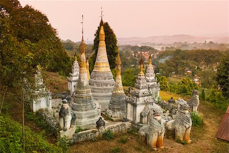 simsearch:400-08332388,k - Ancient temple close to Pindaya Cave located next to the town of Pindaya, Shan State, Burma, Myanmar. Famous buddhist pilgrimage site and a tourist attraction. Photographie de stock - Aubaine LD & Abonnement, Code: 400-08289734