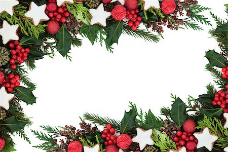 simsearch:400-07614271,k - Christmas background border with gingerbread star biscuits, red bauble decorations, holly, ivy, pine cones, cedar cypress and fir over white. Foto de stock - Royalty-Free Super Valor e Assinatura, Número: 400-08282510