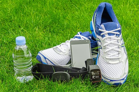 Modern sport equipment for running on the grass. Sneakers, water, smartphone, sport watch and heart sensor Photographie de stock - Aubaine LD & Abonnement, Code: 400-08282677