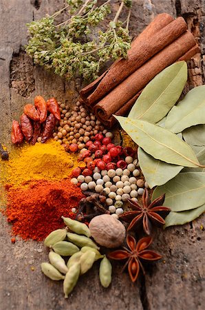 simsearch:400-06069438,k - Herbs and spices selection, on wooden table background Photographie de stock - Aubaine LD & Abonnement, Code: 400-08283228