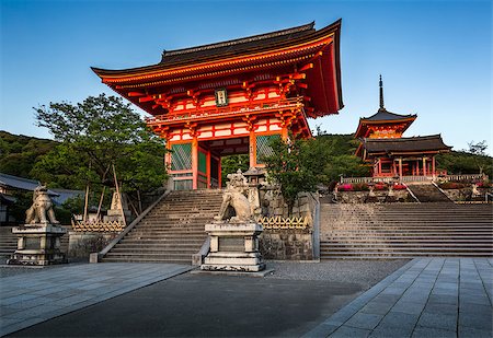 Gates of Kiyomizu-dera Temple Illumineted at Sunset, Kyoto, Japan Foto de stock - Super Valor sin royalties y Suscripción, Código: 400-08283467