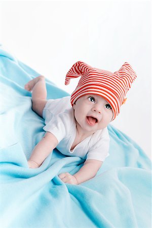 pzromashka (artist) - Baby in hat lying on a blue plaid Foto de stock - Super Valor sin royalties y Suscripción, Código: 400-08283545