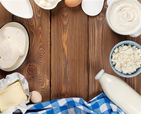 simsearch:400-07825089,k - Dairy products on wooden table. Sour cream, milk, cheese, eggs, yogurt and butter. Top view with copy space Fotografie stock - Microstock e Abbonamento, Codice: 400-08283595