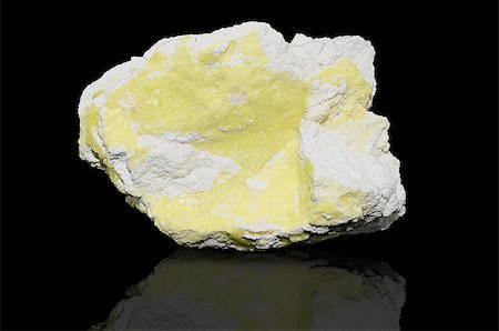 simsearch:400-04673012,k - Sample of a beautiful  Sulfur speciment isolated on black background Photographie de stock - Aubaine LD & Abonnement, Code: 400-08283956