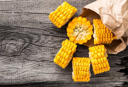 paper bag for corn - Delicious grilled corn on a wooden board Stock Photo - Budget Royalty-Free & Subscription, Code: 400-08294157